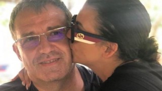Деси Цонева заряза мъжа си и купонясва разголена по гръцките барове