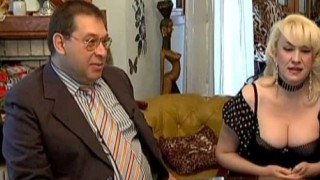 Сашка Васева отпразнува сатенена сватба с ребърца на скара