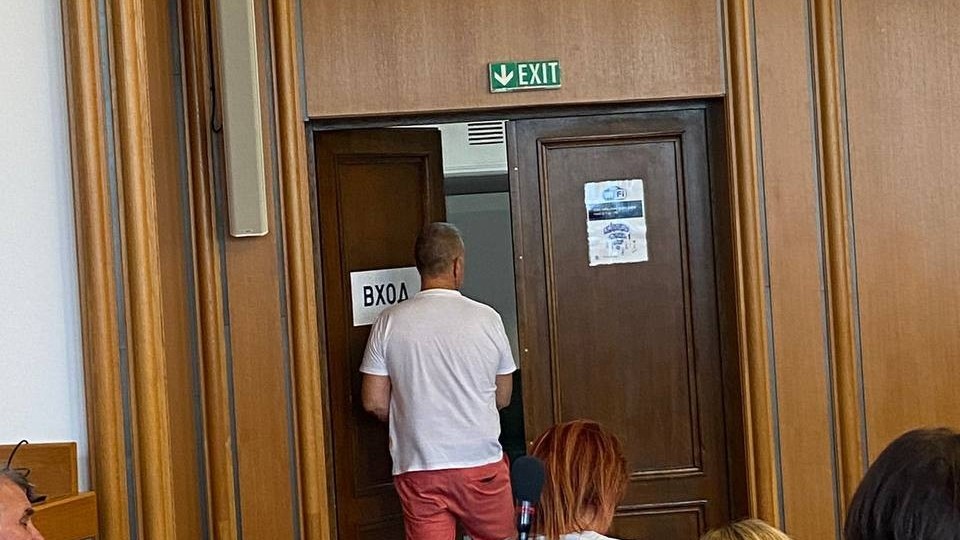 Позор! Банкянският кандидат-кмет на “Промяната” Румен Димитров се разпищоли като дерибей! Претендентът за район “Надежда” цъфна в СОС по къси гащи