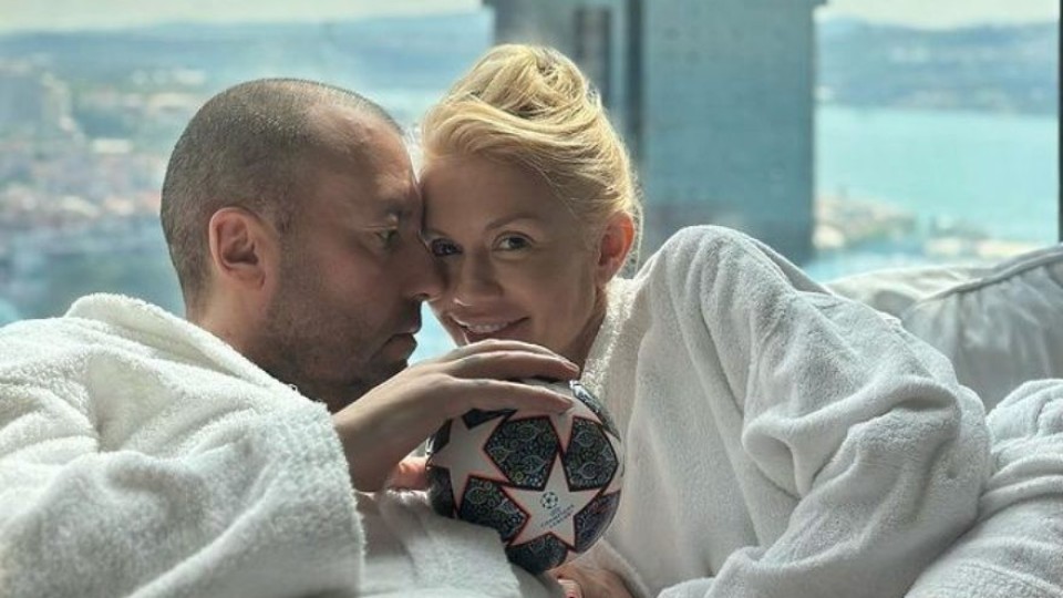 Мария Игнатова "заглади косъма": Бременна ли е?! (СНИМКИ по бански)