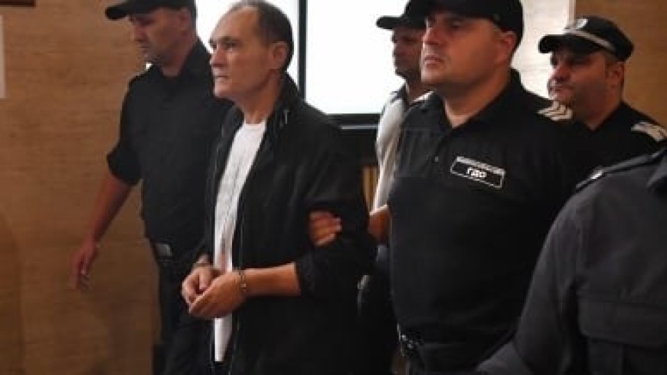 Съдът: Божков под домашен арест, с гривна на крака