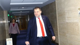 Пеевски: Нелогично е заради един министър да не се случи ротацията