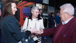 Жената на Васил Божков се появи с чанта на Шанел за 20 бона на премиерата на филма „Ваятелят на светове“