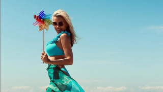 ВЗРИВ: Мария Игнатова се развя гола на плажа в търсене на нов мъж! (ГОРЕЩИ КАДРИ)