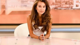 След 2 раждания: Никол Станкулова разтърси мрежата с уникално тяло! (вижте я по бански на плажа - СНИМКИ)