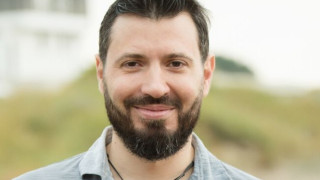 ТЪП ИЛИ ПРОСТАК?! Вижте с каква изцепка се похвали бащата на 2 дъщери Мартин Елвиса! (мрежата завря - СНИМКИ)