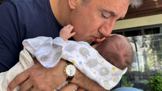 ЗА СЕФТЕ!! Башар Рахал показа личицето на двумесечния си син Анди: На кого от родителите си прилича? (СНИМКИ)