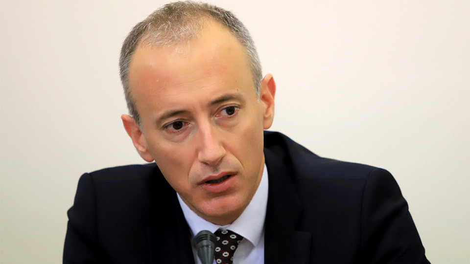 Развежда ли се заради колежка министър Красимир Вълчев? Развежда ли се заради колежка министър Красимир Вълчев?