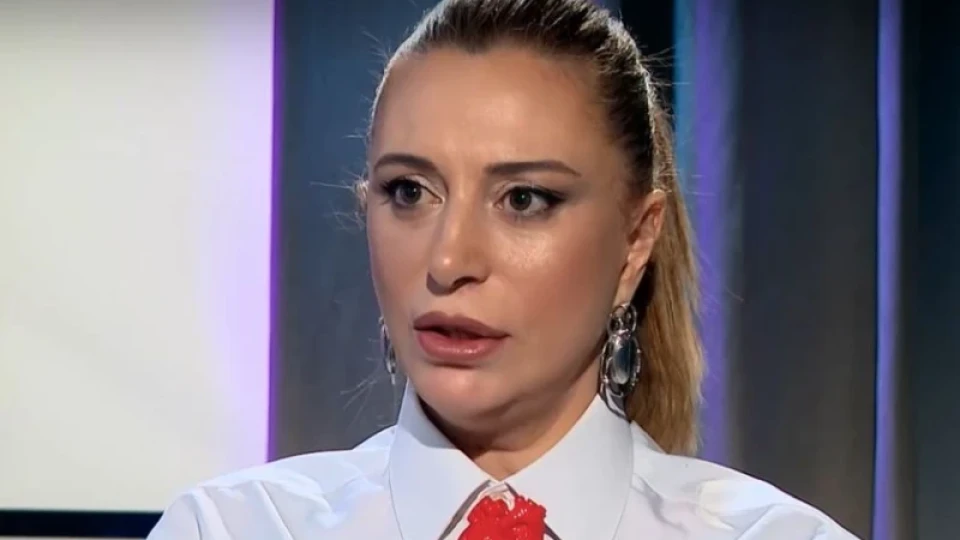 Ваня Щерева: Признах на майка си, че пуша – чак на гроба ѝ