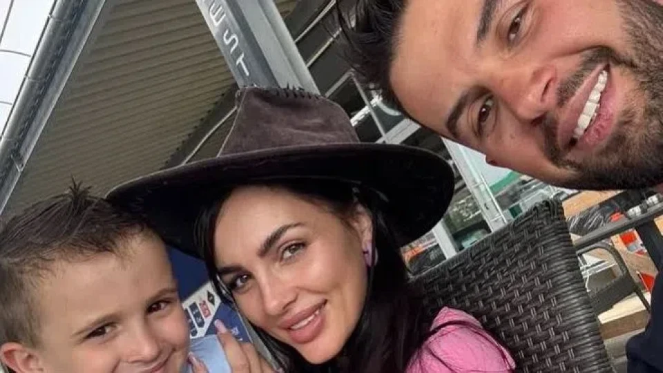 Аня Пенчева бясна: Няма да стъпя на сватбата на сина си! Аня Пенчева бясна: Няма да стъпя на сватбата на сина си!