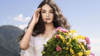 СЪВЪРШЕНИ ЛИ?! Дева Касел, обявена за най-красивата дъщеря на световни величия, шокира с косми и... (ПОТРЕС СНИМКИ)