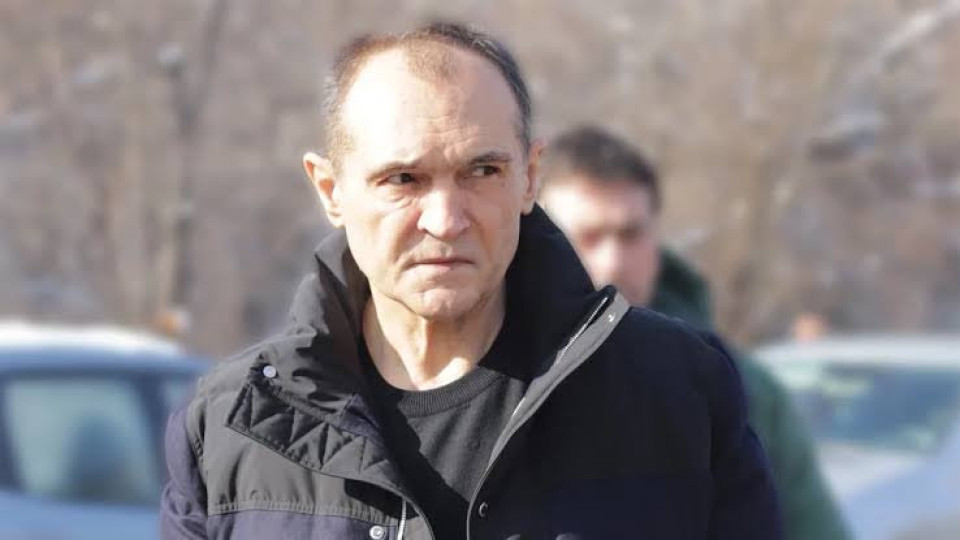 Васил Божков продава фирма, плаща прашинка от дължимите данъци Васил Божков продава фирма, плаща прашинка от дължимите данъци