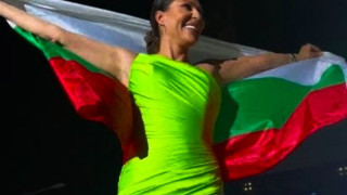 ЕВАЛА, МАЦО!! Цеца Величкович развя българското знаме на концерт в Македония! (онези побесняха – ВИЖ ТУК)