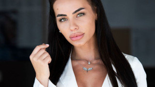 Красавицата от „Игри на волята 7“ Александра Колева: В риалитито не разполагахме със слънцезащитни кремове, та се сдобих и с неособено красиви петна