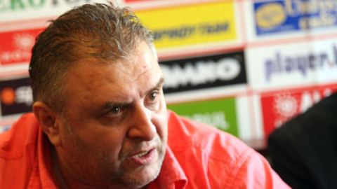 Димитър Ангелов-Дучето на 60: Аз съм от рядката порода хора, която все още чете книги