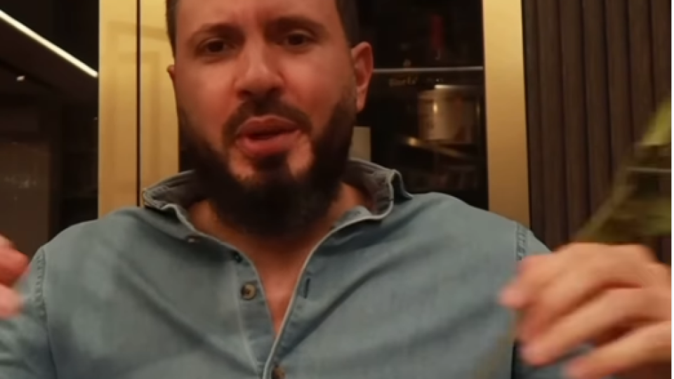 ТРУС!! Елвиса към Шермин, Киара и Рупецова: Егати ментетата тъпи! Марш и да ви няма! (ВИЖ ТУК)