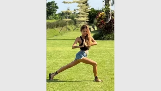 Горките деца! Есмер Омерова чупи стойки на Бали, Благо пърха с поредната (Снимки)