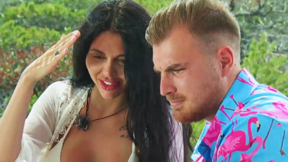 НЕ Е ЗА ВЯРВАНЕ!! Батката Валентин от „Ергенът“ се натиска с кака си Джулиана Гани! (тя е с 12 лета по-възрастна - СНИМКИ)