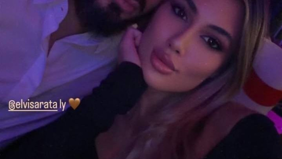 Същинско семейство: Елвиса и Йоана украсиха елхата още през ноември! (ето кое го бъгна обаче - СНИМКИ)