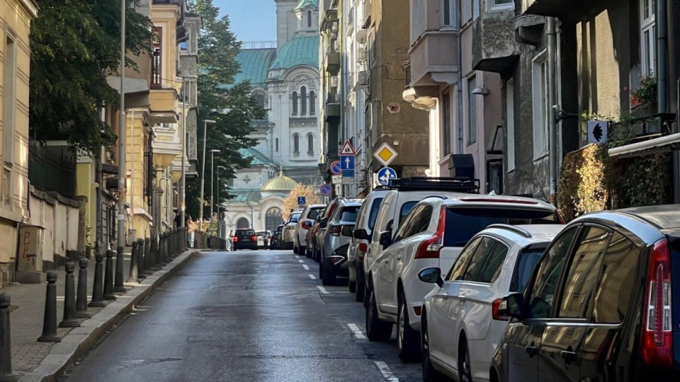 Промениха паркирането в София: По-високи цени, разширени зони и по-скъпи служебни места