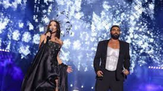 Азис засенчи всички с бюстие и живо пеене на мегаконцерта на Галена