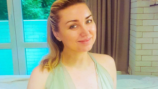 На 47??? Да, бе да... Галя от Каризма никога не е изглеждала така! (това тя ли е – ще ви вземе акъла - СНИМКИ)