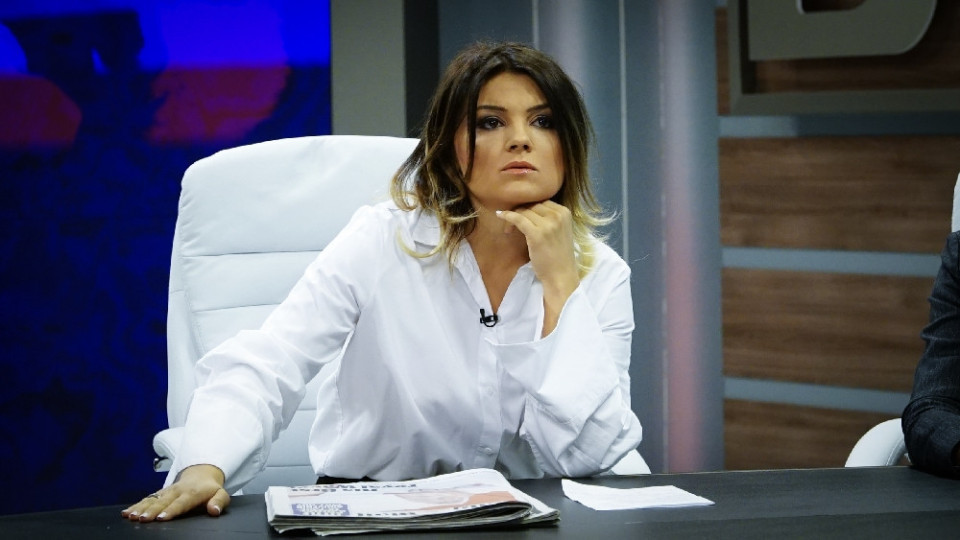 Мрежата ПОПИЛЯ Петя Дикова: Пипи в шок, че я наричат „лелка“ и „бабичка“! (ето защо - СНИМКИ)