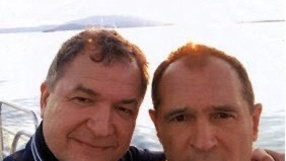 ДОБРА СРЕЩА! Изловиха Черепа и Бобоков на “мазно кафе” в центъра