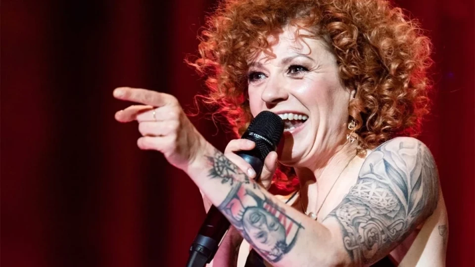 Люси Дяковска се залюби с китаристка на Роби Уилямс (ФОТО)