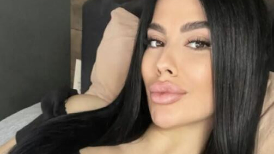 Първа Коледа за бебето Теана: Родилката Полина Спасова показа уникалната елха! (дали ще се появи и таткото обаче - СНИМКИ)