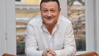 Виктория бясна от ревност: Но Димитър Рачков не се разделя със „съперницата“!