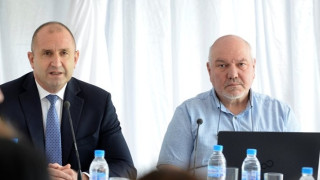 Висаджията агент „Майстора“ готви партийния проект на Румен Радев