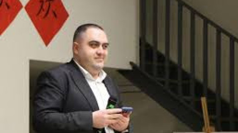 Закопчаният за камери в тоалетните училищен директор продавал на педофили тайните записи