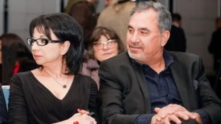 Цветанка Ризова и съпругът й окупираха Ханиоти: Ваканции за хиляди евро и рокаджийски запои!