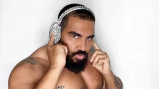 Азис симулира почивка, след като никой не му плати хонорара