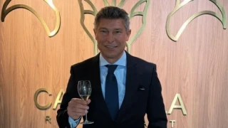 Магическият Красимир Балъков храни баровци в хотела на властта