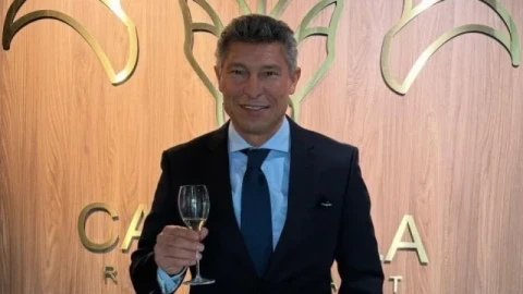 Магическият Красимир Балъков храни баровци в хотела на властта