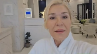 Гала се предаде пред студа и потърси спасение в минералните басейни