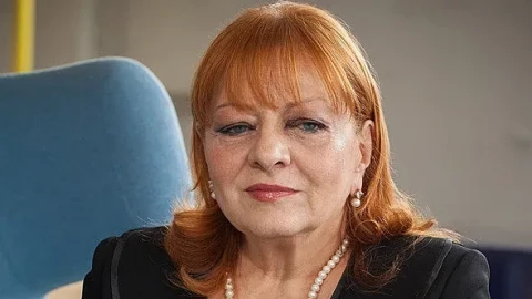 Кралицата на шансона Богдана Карадочева: Крадци отмъкнаха авторските ми картини, бях ги складирала на тавана