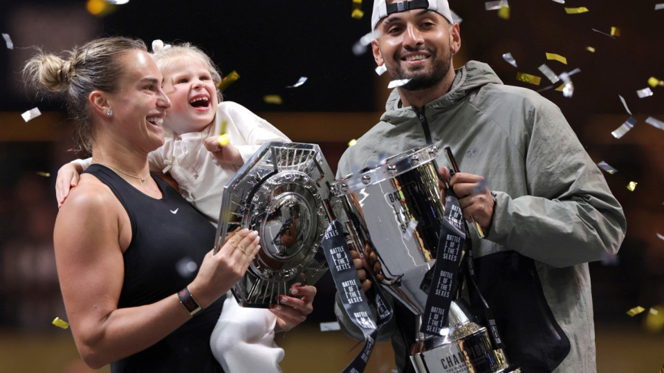 В Битката на половете: Тенис кралицата Сабаленка нямаше решение за мощта на Кирьос