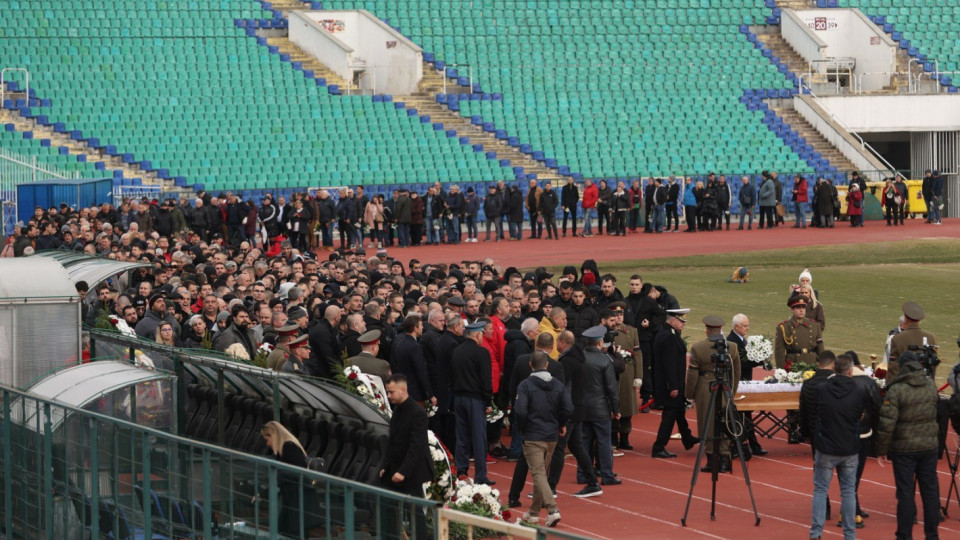 Хиляди се преклониха пред легендата Димитър Пенев (галерия)