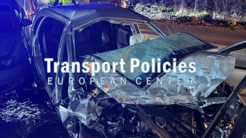 18-годишен загина, а четирима са ранени след катастрофа между три коли във Велико Търново