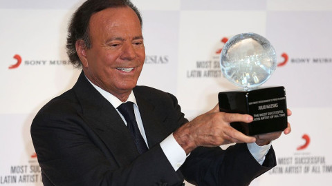 Хулио Иглесиас е обвинен в сексуално насилие от две жени