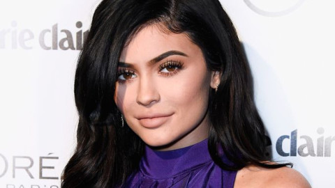 Абсолютно БЕЗПЛАТНО: Звездата Кайли Дженър показа как поддържа кожата си стегната и млада! (СНИМКИ)