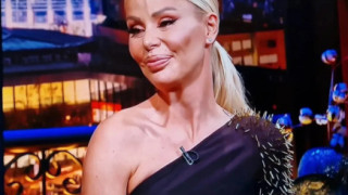 Потрес!! Голата Светлана Василева се прави на Клеопатра във вана с мляко – оказа се AI! (ето я скандалната СНИМКА)