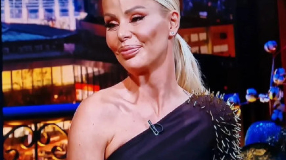 Потрес!! Голата Светлана Василева се прави на Клеопатра във вана с мляко – оказа се AI! (ето я скандалната СНИМКА)