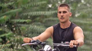 Участниците от „Любов в Рая“ злобеят към Петър Данов, който ги отсвири: Какво да правя с тези празноглавци?! (ВИЖ ТУК)