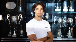 ПРОБИВ! Лидерът в автомобилните спортове Hitech приветства българина Стефан Бостанджиев в състава си за Eurocup-3