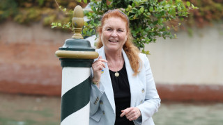 Сара завела дъщерите си при Епстийн след излизането му от затвора за сексуални престъпления срещу деца