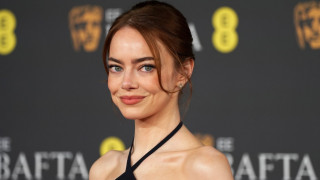 Звездите превзеха червения килим на БАФТА с деколтета и драматични шлейфове (снимки)